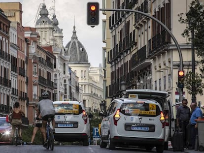 Calle Mayor de Madrid, una de las calles afectadas por la zona de bajas emisiones. En vídeo, declaraciones de Pepu Hernández (PSM).