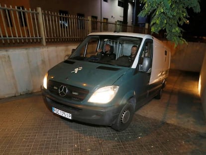 The three suspects are taken in a police van to prison.