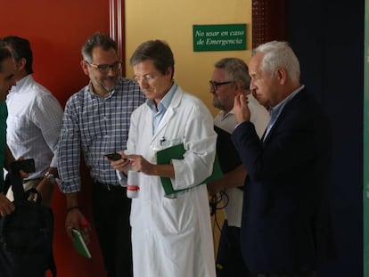 El portavoz de la Junta de Andalucía para esta crisis sanitaria, José Miguel Cisneros, este jueves. En vídeo, 150 personas son ya las afectadas por la listeriosis.
