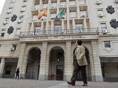 Fachada del Palacio de Justicia de Sevilla. En vídeo, el portavoz de la Sociedad Española de Enfermedades Infecciosas responde a las dudas sobre la listeriosis.