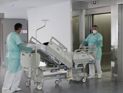 El Hospital Universitario Lucus Augusti donde está ingresado el bebé.