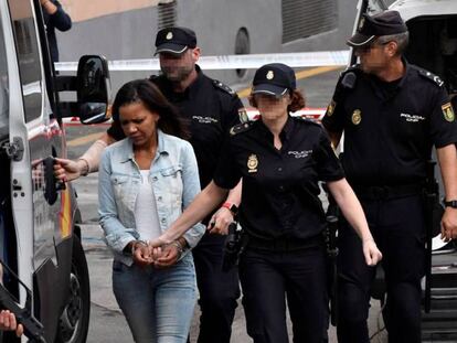 Ana Julia Quezada, a su llegada a la Audiencia Provincial de Almería este jueves. En vídeo, Ana Julia dijo a los agentes que le habían colocado el cuerpo de Gabriel en el maletero para perjudicarla.