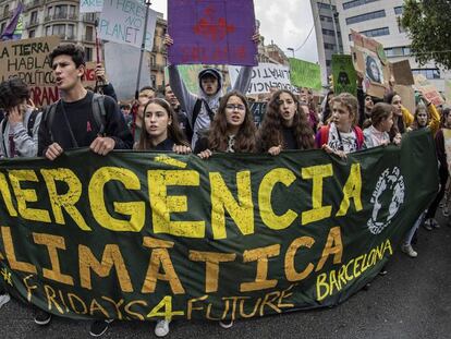 Manifestación de estudiantes en Barcelona contra el cambio climático. En vídeo, así son los jóvenes españoles que luchan contra el cambio climático.