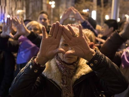 Concentración contra la violencia machista en Zaragoza en enero. En vídeo, imágenes del suceso.