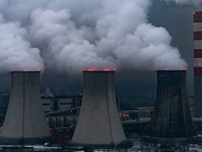 Central elèctrica de carbó de Laziska, prop de Katowice (Polònia). En vídeo, una presentació de les dades de l'informe de l'OMM.