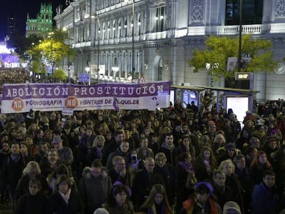 Miles de personas se manifiestan este lunes contra la violencia machista en Madrid. En vídeo, manifestaciones por el Día Internacional de la Eliminación de la Violencia contra la Mujer en más de una treintena de ciudades.