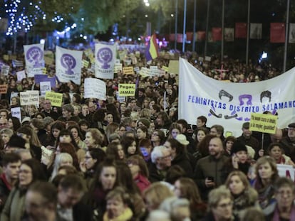 Manifestación celebrada este lunes, en Madrid. En vídeo, marchas por el Día Internacional de la Eliminación de la Violencia contra la Mujer en toda España.