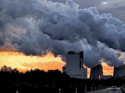 La planta de energía de carbón de Boxberg, en Boxberg (Alemania) En vídeo, el Parlamento Europeo aprueba una resolución en la que señala que el planeta vive una "emergencia climática".