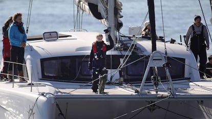 La activista Greta Thunberg llega a Lisboa en el catamarán con el que ha cruzado el Atlántico. En vídeo, la activista sueca no viajará a Madrid hasta dentro de unos días.