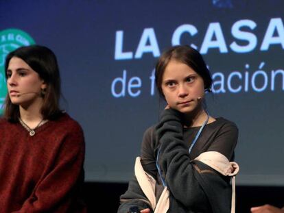 Greta Thunberg, en el centro, durante la rueda de prensa de este viernes en Madrid