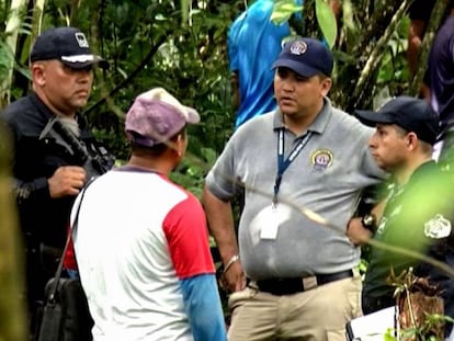 Policías panameños en la zona en la que han sido encontrados siete indígenas muertos. En vídeo, las declaraciones de las autoridades sobre el caso.