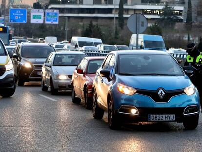 Control de acceso por matrículas en Madrid durante un episodio de alta contaminación en 2016. En vídeo, comparecencia de la vicepresidenta de Transición Ecológica y Reto Demográfico, Teresa Ribera, tras la segunda reunión del Consejo de Ministros.