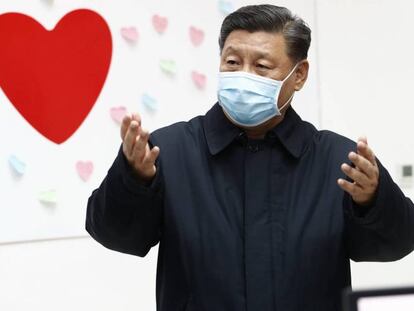 El presidente chino Xi Jinping, esta semana en Pekín. En vídeo, aumenta la cifra de contagiados y de muertos por el coronavirus.