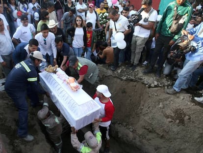 Entierro de Fátima, este martes en Ciudad de México.