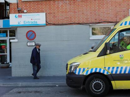 El Hospital Carlos III de Madrid, este miércoles. En vídeo, declaraciones de Fernando Simón, director del Centro de Coordinación de Alertas Sanitarias de España.