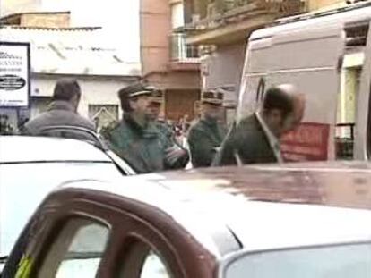El supuesto agresor intentó suicidarse tras cometer el crimen y se encuentra ingresado en el hospital en estado muy grave.