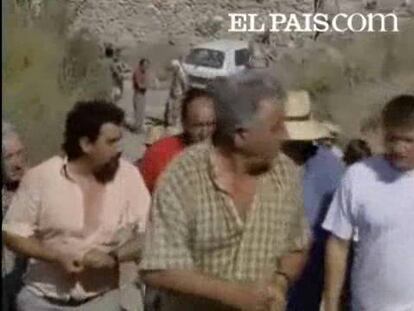 A través de una serie de tubos de plástico, el agua de las acequias iba a parar a las plantaciones de marihuana