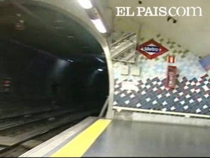 Un agujero de dos metros debido a las obras que realiza bajo esta línea el Ministerio de Fomento