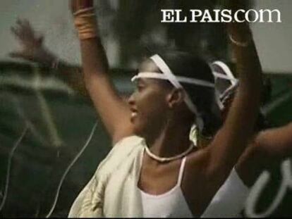 Ruanda ha celebrado este fin de semana una tradicional ceremonia de bautizo para algunos de sus excepcionales gorilas de montaña en un esfuerzo para atraer el turismo y ayudar a preservar una de las especies en mayor peligro de extinción. Miles de niños bailaron mientras los turistas no paraban de fotografiar el momento. Y es que este país africano ha lanzado numerosas iniciativas en un esfuerzo por conservar la especie.