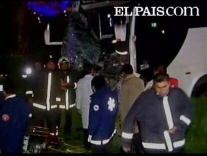 Sorprendente accidente en México al embestir un autobús a un elefante