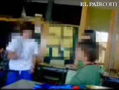 Acoso escolar filmado por los abusadores