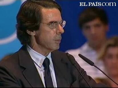 El ex presidente del Gobierno, José María Aznar, ha afirmado que "sólo quienes ignoran y desprecian principios elementales pueden invitar a las menores a partir de 16 años a practicar ese supuesto derecho del aborto".En un acto de campaña para las elecciones europeas, Aznar ha asegurado que "se puede estar a favor del aborto, lo que no se puede estar es en contra del buen sentido de las cosas. Decir que un padre se ocupe de sus hijos es una interferencia es un disparate".El ex presidente también ha tenido palabras para la ministra de Igualdad, Bibiana Aido. "Esta señora ministra tiene un gran currículum científico", ha ironizado. "Es reconocida en todo el mundo. Pasó a ser directora de la agencia de flamenco en Andalucía a legislar sobre la vida humana en España."