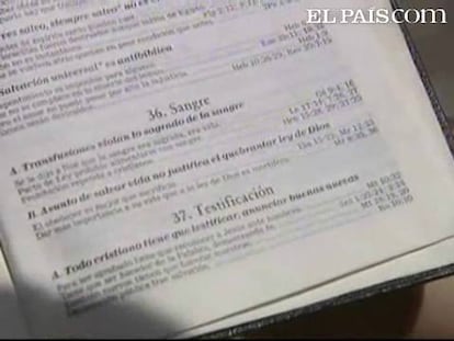 Una testigo de Jehová, de 61 años, ha fallecido en Sevilla por negarse a recibir una transfusión de sangre tras sufrir un accidente de tráfico, lo que le produjo la muerte por hemorragia pese a haber sido intervenida a tiempo en un hospital. La víctima M.C.R.B. sufrió el sábado un accidente de tráfico en la autovía Sevilla-Cádiz a la altura de Los Palacios (Sevilla).