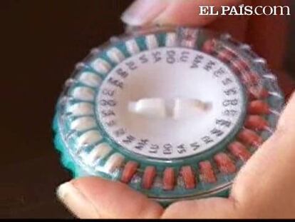 María será madre dentro de seis meses y medio. La noticia le ha pillado por sorpresa. Acudió a su médico de cabecera para que le cambiara los anticonceptivos que tomaba por otros subvencionados por la seguridad social. Sin embargo, al mes de iniciar el nuevo tratamiento, María comenzó a encontrarse mal. Acudió a su ginecólogo y éste le dijo que estaba embarazada. Los anticonceptivos que tomaba no eran tales sino que se trataba de medicación para la menopausia. Al principio, ni María ni su familia podían creerlo. La joven se tomó la noticia con lágrimas en los ojos. Su novio y ella no tienen empleo. María está estudiando oposiciones para conseguir un trabajo estable. De momento, ambos viven con los padres de la joven. A pesar de que el embarazo no ha sido planeado, María seguirá adelante. Su médico le ha advertido de que el fármaco que le recetaron puede provocar malformaciones en el feto. La joven ha denunciado al servicio de salud murciano. Pide apoyo económico y responsabilidades al médico que la atendió.