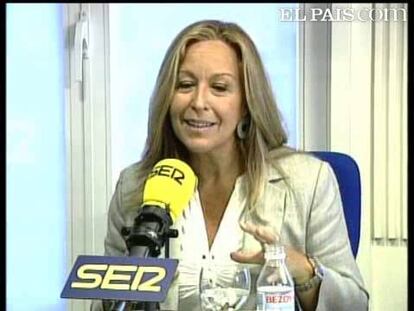 En una entrevista en la Cadena SER, la ministra de Sanidad ha dicho que "hay que estar alerta pero los ciudadanos han de saber que se trata de una enfermedad que en la inmensa mayoría de los casos cursa de manera leve".