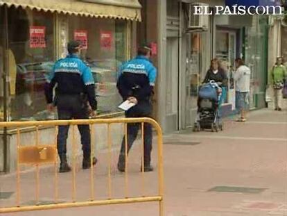 La Policía Nacional de Valladolid detuvo ayer al presunto "violador de la capucha". Tras varios meses de investigaciones, el presunto violador fue detenido en su lugar de trabajo. Nacido en Soria en 1990 y vecino de la capital, se le imputan nueve agresiones sexuales registradas entre febrero y septiembre de este año.