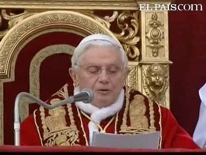 Miles de personas se han congregado ante la basílica de San Pedro del Vaticano para escuchar y ver a Benedicto XVI. El Pontífice ha expresado su preocupación por los problemas y conflictos que hay por todo el mundo. Benedicto XVI también ha pedido el fin de la violencia y de las desigualdades que hacen daño al ser humano.  El Papa también ha deseado Feliz Navidad en español al igual que en otras lenguas.