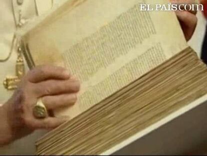 El presidente del Gobierno tiene hoy una cita con el Papa en el Vaticano. Será la segunda vez que se entrevistan Zapatero y Benedicto XVI. La primera fue en esta ocasión, en el 2006, durante la visita del pontífice al Encuentro Mundial de las Familias que se celebró en Valencia. Un encuentro discurrió con cordialidad. Se prevé que en esta reunión, Zapatero y el Papa hablen de la crisis económica, de la situación de los presos políticos en Cuba y de la próxima Ley de libertad religiosa en España. El presidente del Gobierno aprovechará su paso por Roma para realizar una breve visita al primer ministro Berlusconi.