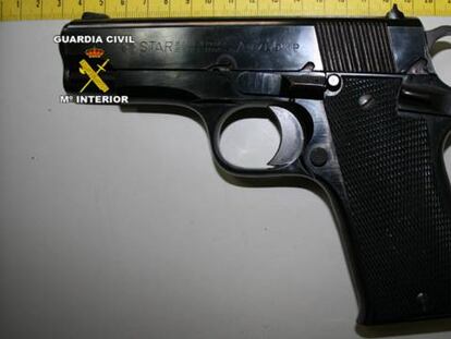 Un falso coronel captaba a mujeres aspirantes a espía con fines sexuales