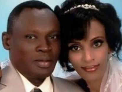 Meriam Ibrahim, depois de ficar 4 meses no cárcere e ser condenada a morte, finalmente foi libertada.