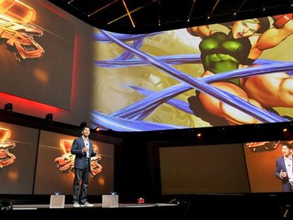 Un ejecutivo de Sony presenta la nueva versión de "Street Fighter".