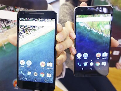 Dos usuarios de Corea del Sur con los nuevos modelos Nexus de Google