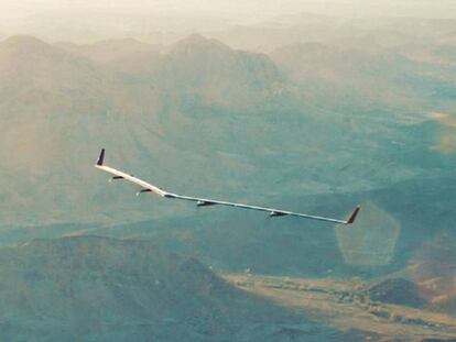 Dron Aquila en pleno vuelo.