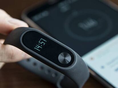 MiBand 2 mejora a su predecesora y se convierte en un elemento muy útil.