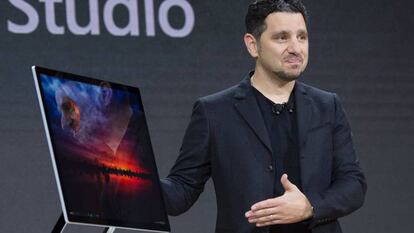 Panos Panay na apresentação do Surface Studio