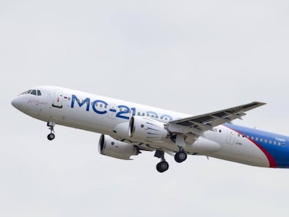 El Irkut MC-21 en su primer vuelo.