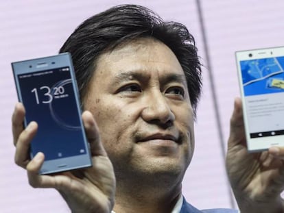 El vicepresidente ejecutivo de Sony Mobile, Hideyuki Furumi, presenta el nuevo Sony Experia XZ1 y XZ1 Compact durante la IFA, en Berlín.