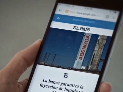 Fotograma del vídeo distribuido por Google en el que figura la aplicación de EL PAÍS como medio de referencia.