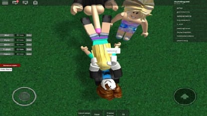 Um das capturas de tela que mostram uma cena de estupro virtual no Roblox, publicado por Amber Petersen no Facebook