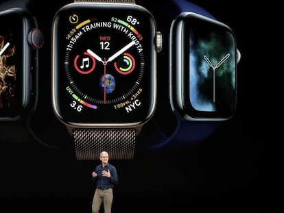 El presidente de Apple, Tim Cook, presenta el renovado diseño del Apple Watch 4. (Marcio Jose Sanchez AP)