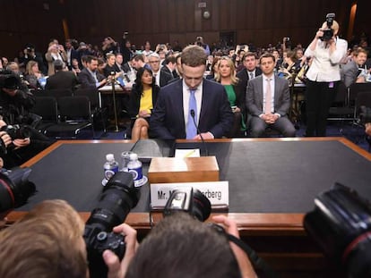 Mark Zuckerberg, presidente ejecutivo de Facebook, a punto de testificar en el Senado de Estados Unidos el pasado mes de abril.