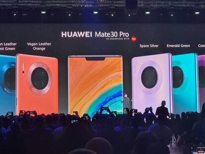 Richard Yu, consejero delegado de Huawei Consumer, presenta este jueves el Huawei Mate 30 Pro en Múnich.