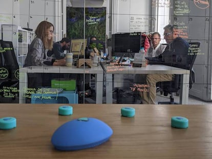 Los dispositivos de Geeksme pemiten sensorizar objetos cotidianos en una oficina.