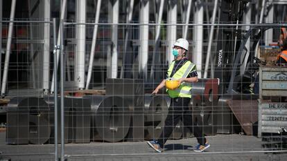 Preparativos para el congreso de móviles en la Fira de Barcelona. En vídeo, las medidas del Mobile World Congress contra el coronavirus.