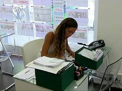 ¿Mujer helada en el trabajo? Su refrigeración se pensó para el hombre