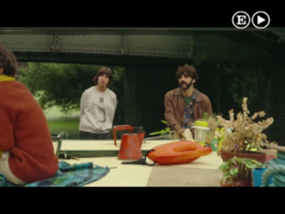 Estrenamos en exclusiva un clip de 'Tierra firme': ¿es posible convivir en trío?